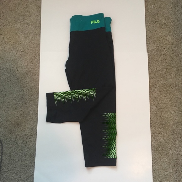 Fila Pants - Fila black running capris size L